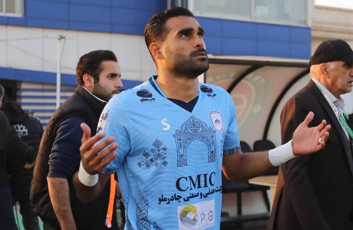 محمدی‌فر: از لحظه گرم کردن مورد فحاشی هواداران تراکتور قرار گرفتیم  باید فشارها از ما برداشته شود