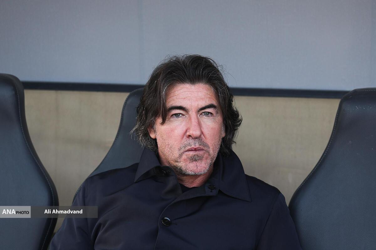 ساپینتو: رفتار آقاسی من را دیوانه می‌کند و با این وضع حق ندارد در رختکن تیم باشد برخی پیشکسوتان استقلال راحت بی احترامی می‌کنند