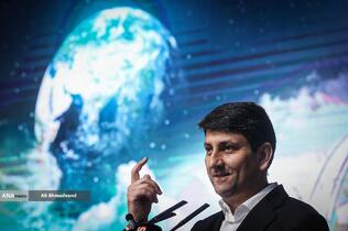 ستار هاشمی وزیر ارتباطات و فناوری اطلاعات