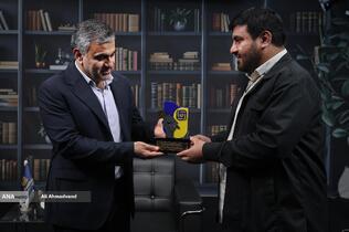 علیرضا فیروزفر رئیس دانشگاه آزاد اسلامی استان تهران و محمدمهدی خیرجو مدیرعامل خبرگزاری آنا