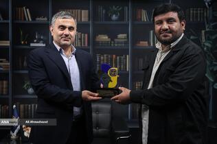 علیرضا فیروزفر رئیس دانشگاه آزاد اسلامی استان تهران و محمدمهدی خیرجو مدیرعامل خبرگزاری آنا