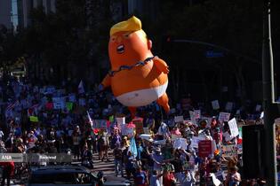 تجمع میلیونی آمریکایی ضد ترامپ با شعار «پادشاهی ممنوع»