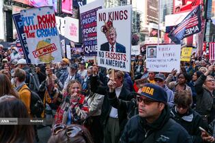 تظاهرات ضد ترامپ «بدون پادشاه» در سراسر آمریکا