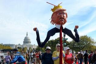 تظاهرات ضد ترامپ «بدون پادشاه» در سراسر آمریکا