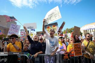 تظاهرات ضد ترامپ «بدون پادشاه» در سراسر آمریکا