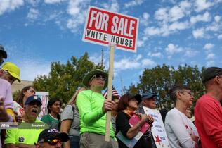 تظاهرات ضد ترامپ «بدون پادشاه» در سراسر آمریکا