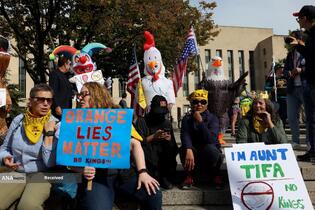 تظاهرات ضد ترامپ «بدون پادشاه» در سراسر آمریکا