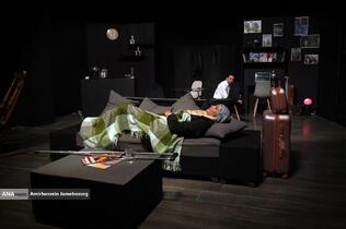 نمایش &laquo;لحظه درنگ می&zwnj;کند&raquo;