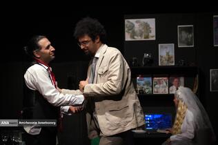 نمایش &laquo;لحظه درنگ می&zwnj;کند&raquo;