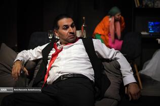 نمایش &laquo;لحظه درنگ می&zwnj;کند&raquo;