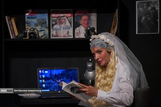 نمایش &laquo;لحظه درنگ می&zwnj;کند&raquo;