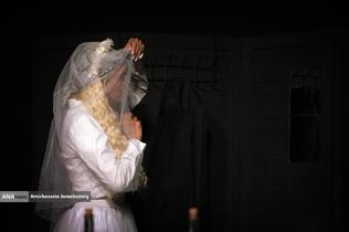 نمایش &laquo;لحظه درنگ می&zwnj;کند&raquo;