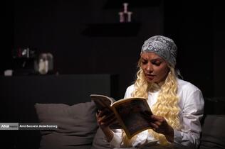 نمایش &laquo;لحظه درنگ می&zwnj;کند&raquo;