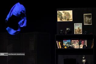 نمایش &laquo;لحظه درنگ می&zwnj;کند&raquo;