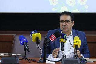 قادر آشنا مشاور وزیر فرهنگ و ارشاد اسلامی و دبیر شورای فرهنگ عمومی