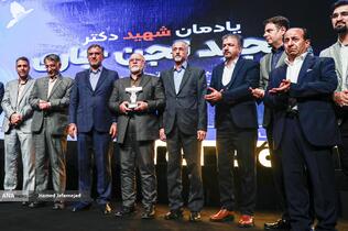 تجلیل از پدر شهید «مجید تجن جاری» نخبه هوش مصنوعی و رباتیک که در حمله رژیم صهیونیستی به شهادت رسید - یازدهمین دوره نمایشگاه تراکنش ایران (فابا)