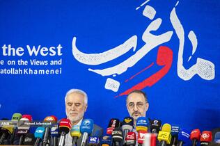 محمد اسحاقی معاون پژوهشی دفتر حفظ و نشر رهبر معظم انقلاب و موسی حقانی دبیر همایش «ما و غرب در آراء و اندیشه حضرت آیت‌الله العظمی خامنه‌ای»