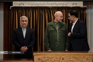 مسعود معینی‌پور رئیس کتابخانه، موزه و مرکز اسناد مجلس، محمد باقر قالیباف رئیس مجلس شورای اسلامی، محسن اسماعیلی، معاون پارلمانی رئیس جمهور  