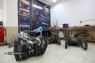 بازدید بیژن رنجبر رییس دانشگاه آزاد اسلامی از دستاورد های علمی و روباتیک دانشگاه آزاد اسلامی واحد یزد