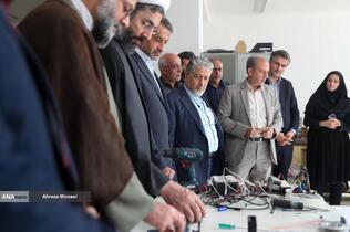 بازدید بیژن رنجبر رییس دانشگاه آزاد اسلامی از دستاورد های علمی و روباتیک دانشگاه آزاد اسلامی واحد یزد