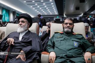 سردار حسین معروفی معاون هماهنگ کننده سازمان بسیج و حجت‌الاسلام علی‌اکبر اجاق‌نژاد تولیت آستان مقدس مسجد جمکران