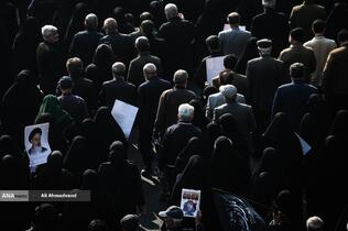 تشییع پیکر 100 شهید دوران دفاع مقدس همزمان با سالروز شهادت حضرت فاطمه زهرا(س) در تهران