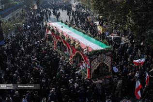 تشییع پیکر 100 شهید دوران دفاع مقدس همزمان با سالروز شهادت حضرت فاطمه زهرا(س) در تهران
