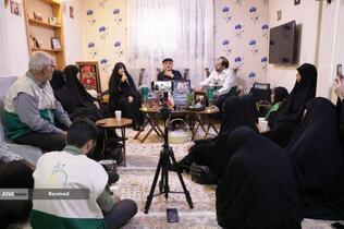 دیدار خادمیاران و یاوران رضوی با خانواده شهید حسن مهدی پور