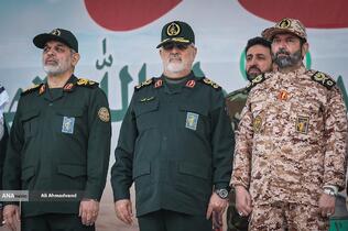سرلشکر پاسدار محمد پاکپور فرمانده کل سپاه پاسداران انقلاب اسلامی، سردار احمد وحیدی جانشین ستادکل نیروهای مسلح و سردار حسن حسن‌زاده فرمانده سپاه حضرت محمد رسول‌الله(ص)