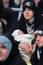 دیدار هزاران نفر از زنان و دختران با رهبر معظم انقلاب