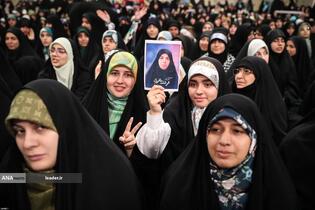 دیدار هزاران نفر از زنان و دختران با رهبر معظم انقلاب