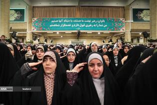دیدار هزاران نفر از زنان و دختران با رهبر معظم انقلاب