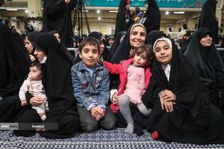 دیدار هزاران نفر از زنان و دختران با رهبر معظم انقلاب