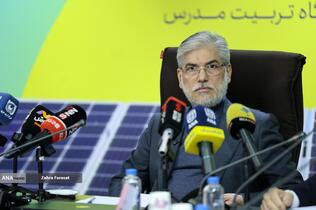 حسین سیمایی صراف وزیر علوم در آیین افتتاح نیروگاه خورشیدی