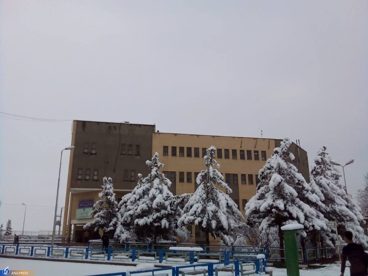 دانشگاه آزاد اسلامی واحد قم در یک روز برفی