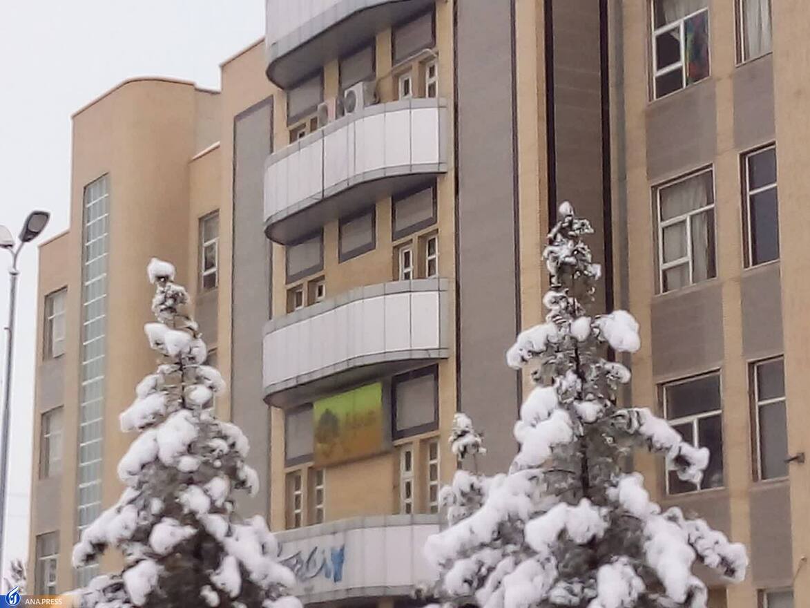 دانشگاه آزاد اسلامی واحد قم در یک روز برفی