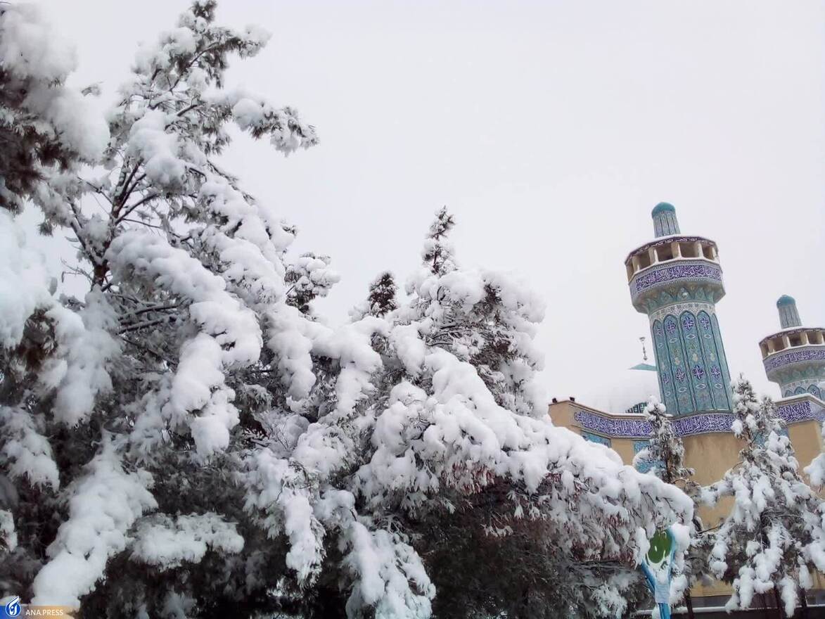 دانشگاه آزاد اسلامی واحد قم در یک روز برفی