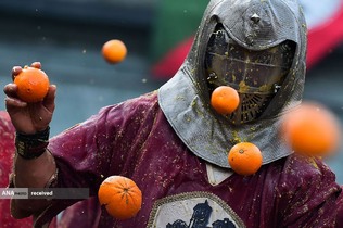 نبرد سالانه پرتقال ها در شهر شمالی ایورا ایتالیا 