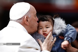 پاپ فرانسیس در دیدار هفتگی در میدان سنت پیتر، واتیکان