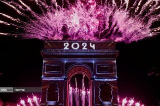 جشن&zwnj; سال نو میلادی 2024 در پاریس - فرانسه