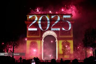 آغاز سال نو میلادی 2025 در پاریس، فرانسه