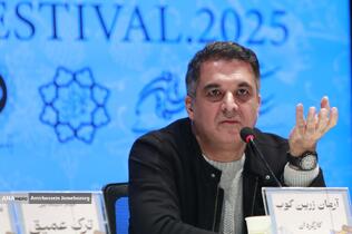  آرمان زرین&zwnj;کوب کارگردان در نشست خبری فیلم سینمایی ترک عمیق