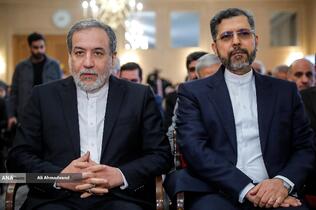 عباس عراقچی وزیر امور خارجه و سعید خطیب&zwnj;زاده معاون وزیر امور خارجه