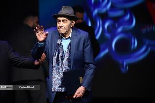 حسین خواجه امیری ملقب به ایرج در بیستمین مراسم شب موسیقی