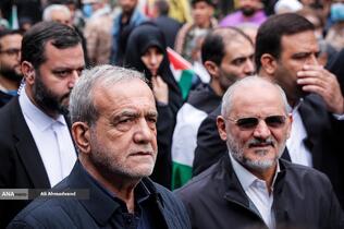 حضور مسعود پزشکیان رئیس جمهور در راهپیمایی روز جهانی قدس در تهران 