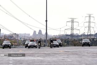  پرش چتربازان از برج میلاد به مناسبت ۱۲ فروردین 