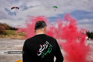  پرش چتربازان از برج میلاد به مناسبت ۱۲ فروردین 