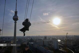 تاب بازی در یک غروب بهاری، در برلین، آلمان