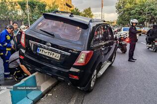 برخورد عجیب خودرو با جدول