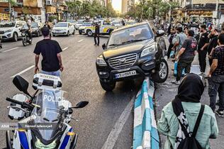 برخورد عجیب خودرو با جدول